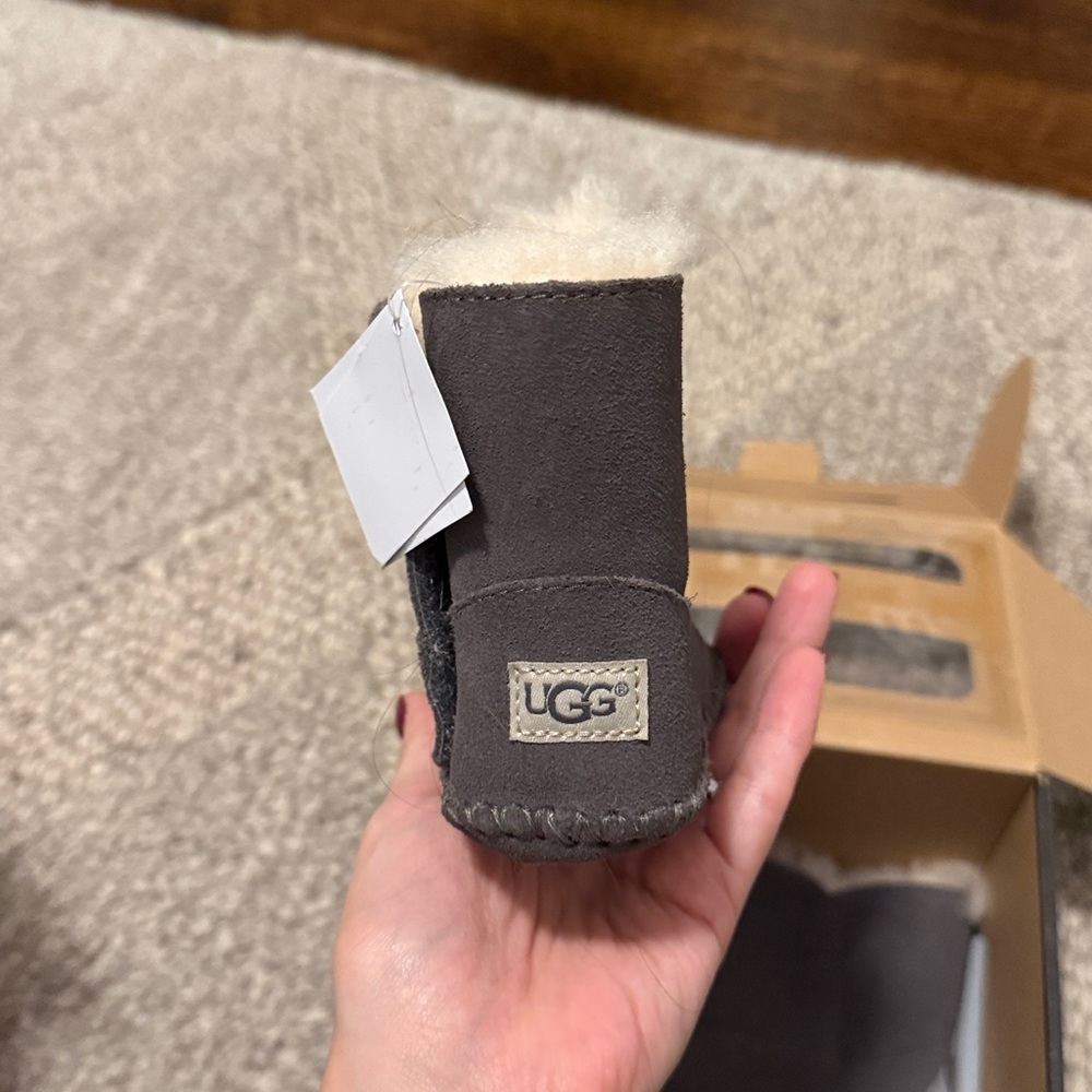 NWT Baby Grey UGG Caden Boot for 6-12mo - Picture 2 of 4